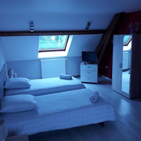 Chez Claude & Chantal Saint-Yorre Bagian luar foto