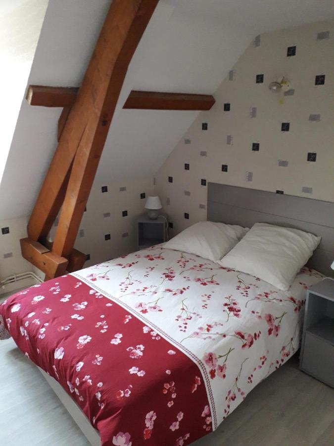Chez Claude & Chantal Saint-Yorre Bagian luar foto