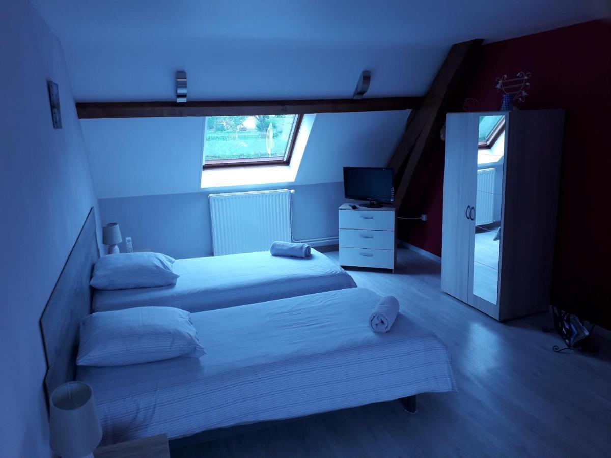 Chez Claude & Chantal Saint-Yorre Bagian luar foto